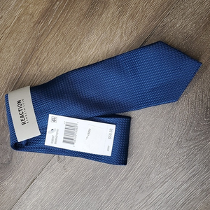 Kenneth‎ Cole Reaction Navy Blue Hi Low Slim Geometric Tie